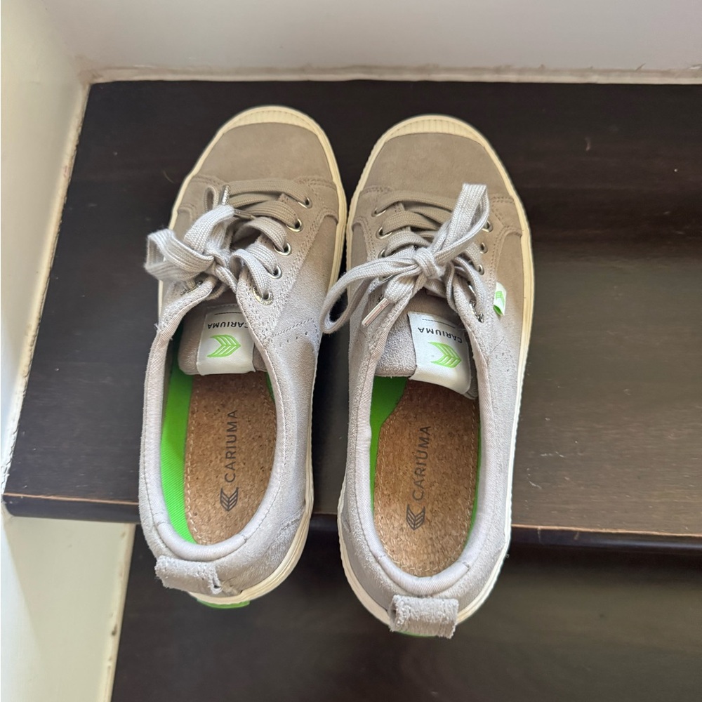Cariuma SUEDE Light Gray Sneakers with white Accent